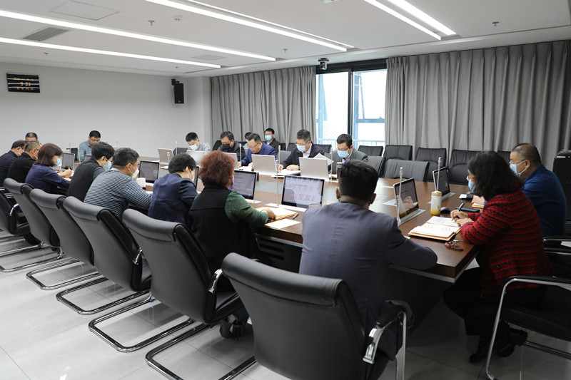 山東出版實業(yè)公司黨委理論學習中心組召開學習《中國共產黨章程（修正案）》專題（擴大）會議